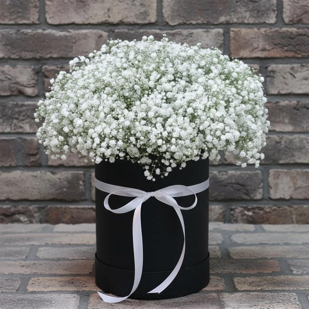 Цветочная композиция из Гипсофила в шляпной коробке в Журавлёвке