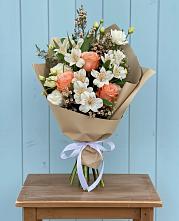 Букет цветов из:  Альстромерии, Лизиантусы, Розы и Хризантемы в Журавлёвке