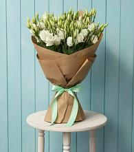 Букет цветов из:  Лизиантусы в Журавлёвке