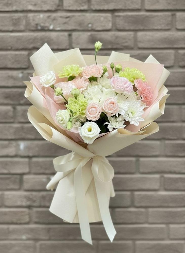 Букет цветов из: Гвоздики, Розы, Лизиантусы и Хризантемы в Журавлёвке