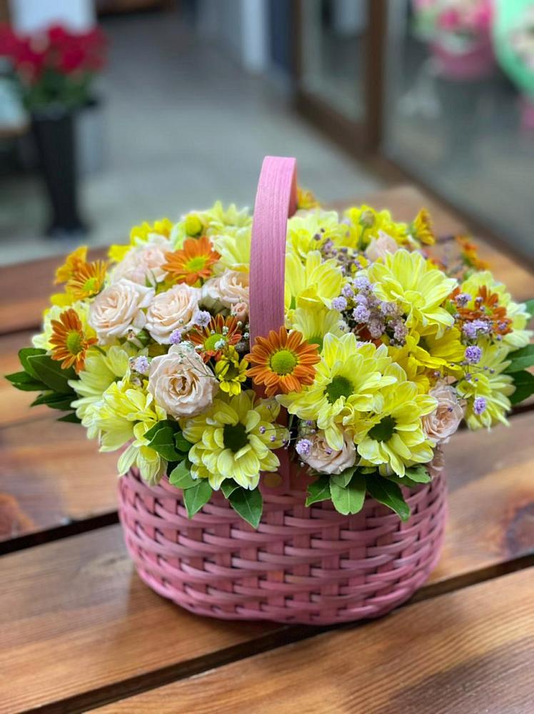 Цветочная композиция из Хризантемы и Розы в корзине в Журавлёвке
