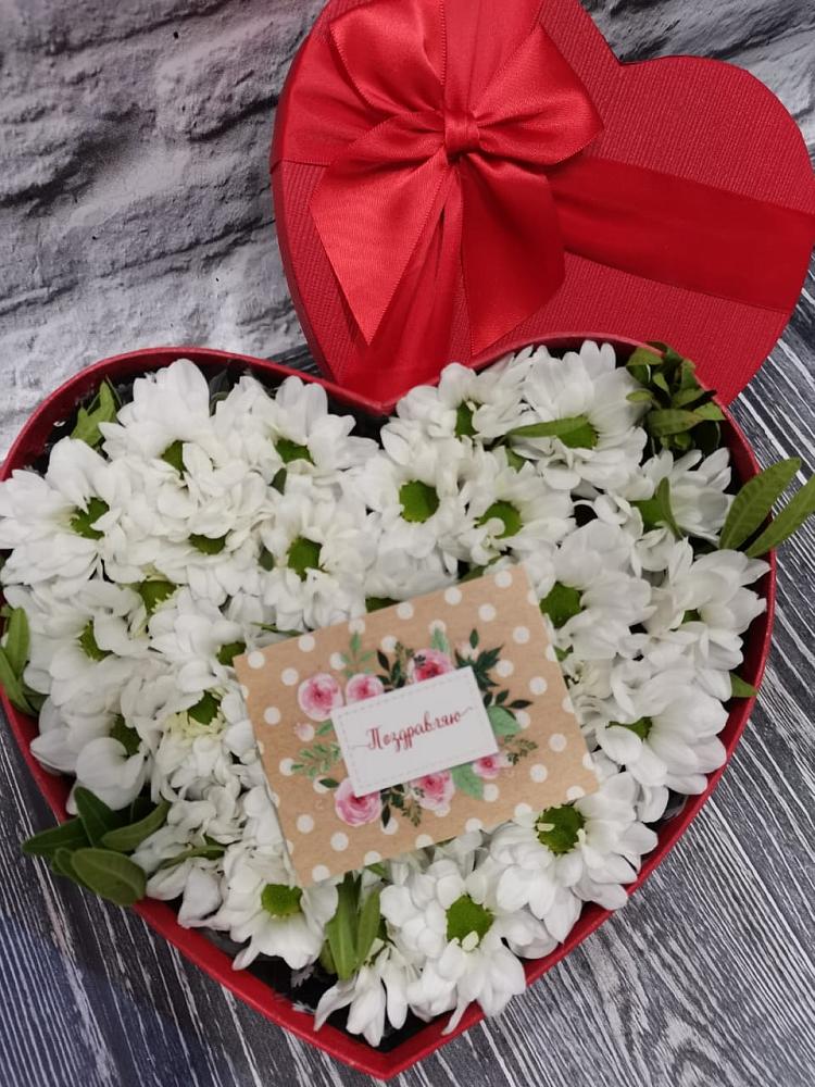 Цветочная композиция из Хризантемы в виде сердца в Журавлёвке