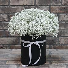 Цветочная композиция из Гипсофила в шляпной коробке в Журавлёвке