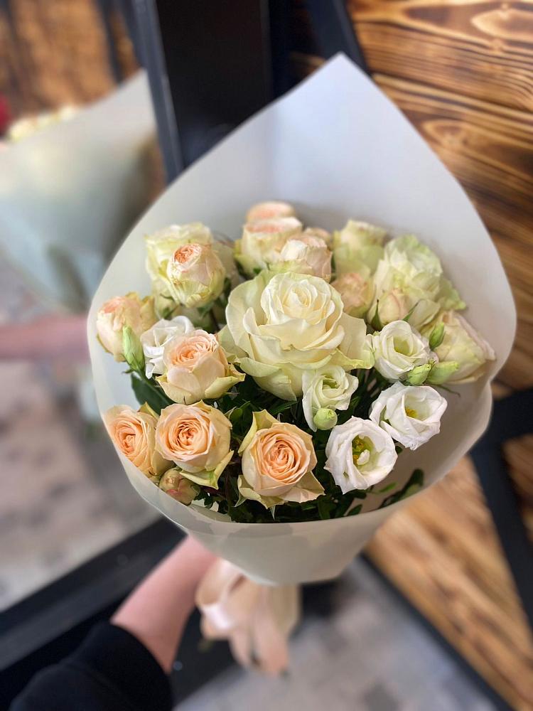 Букет цветов из: Розы и Лизиантусы в Журавлёвке